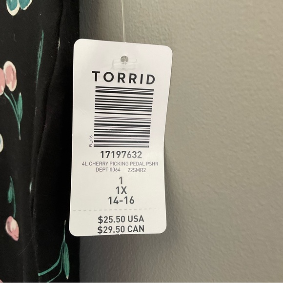 NWT, Torrid, size 1X, cherry picking print - Picture 6 of 6